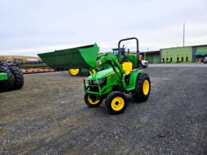 John Deere 3032E