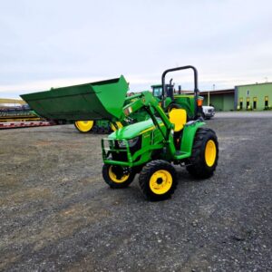 John Deere 3032E