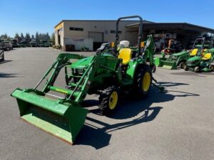 John Deere 3032E