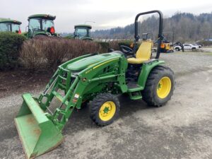 John Deere 3033R