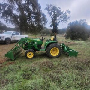 John Deere 3032E